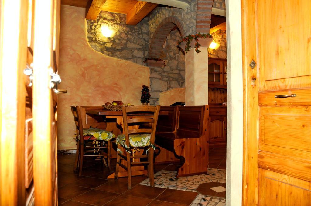 Agriturismo Su'E Lentu بوسا الغرفة الصورة