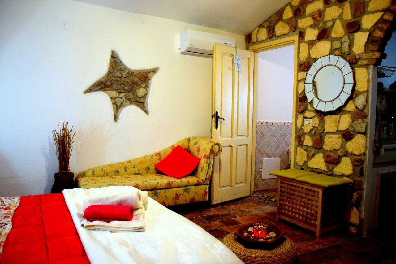 Agriturismo Su'E Lentu بوسا المظهر الخارجي الصورة