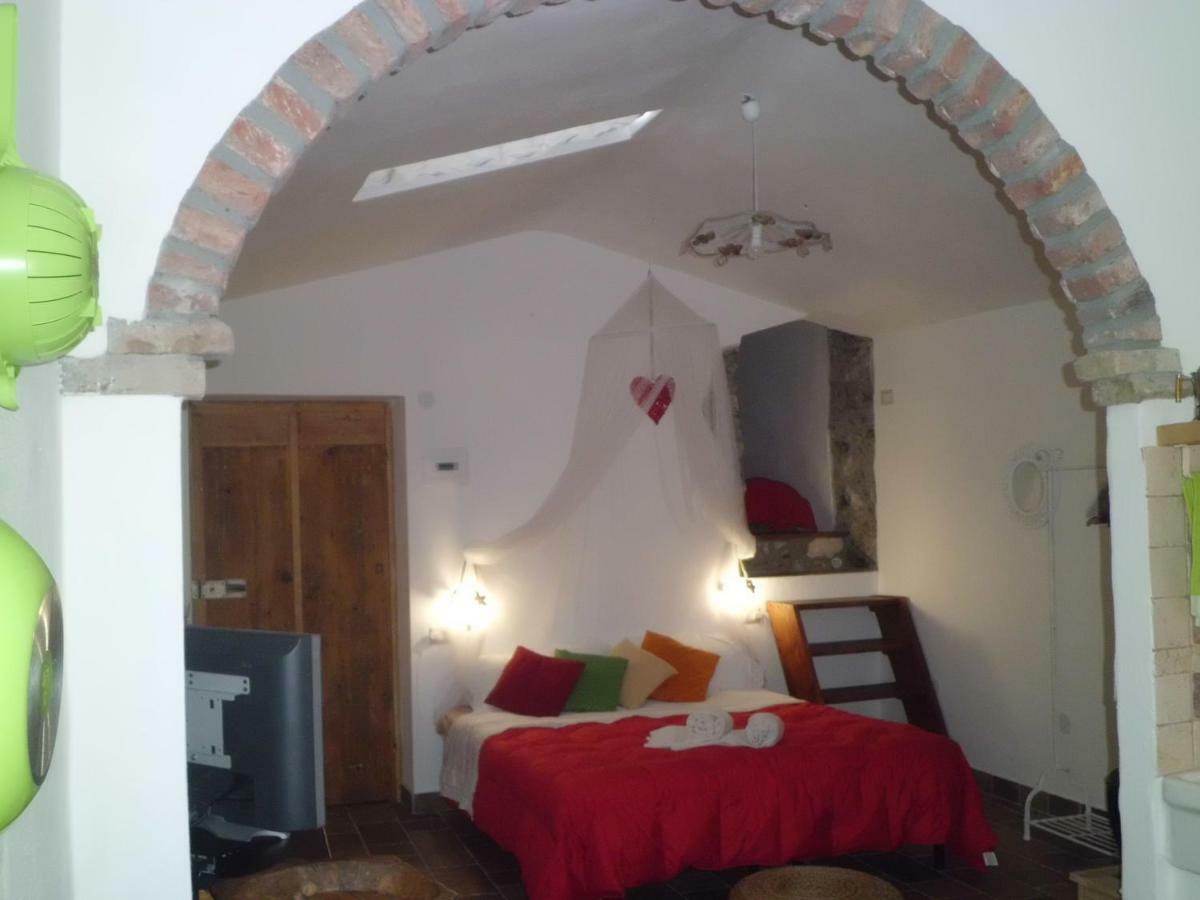 Agriturismo Su'E Lentu بوسا المظهر الخارجي الصورة